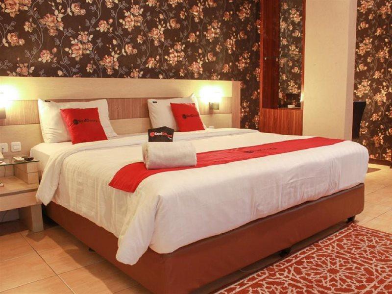 Reddoorz Premium Near Bandung Station Hotel Ngoại thất bức ảnh