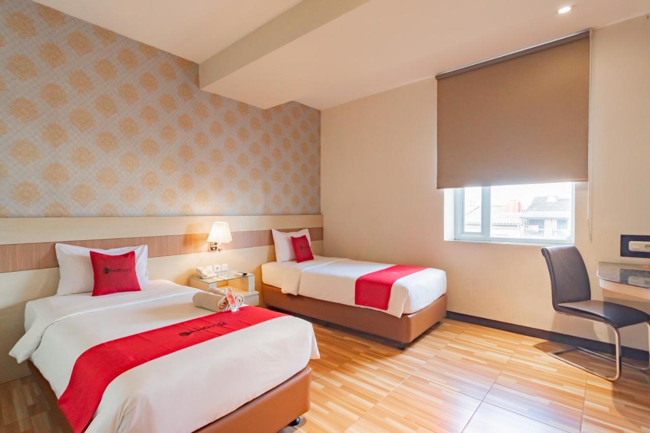 Reddoorz Premium Near Bandung Station Hotel Ngoại thất bức ảnh