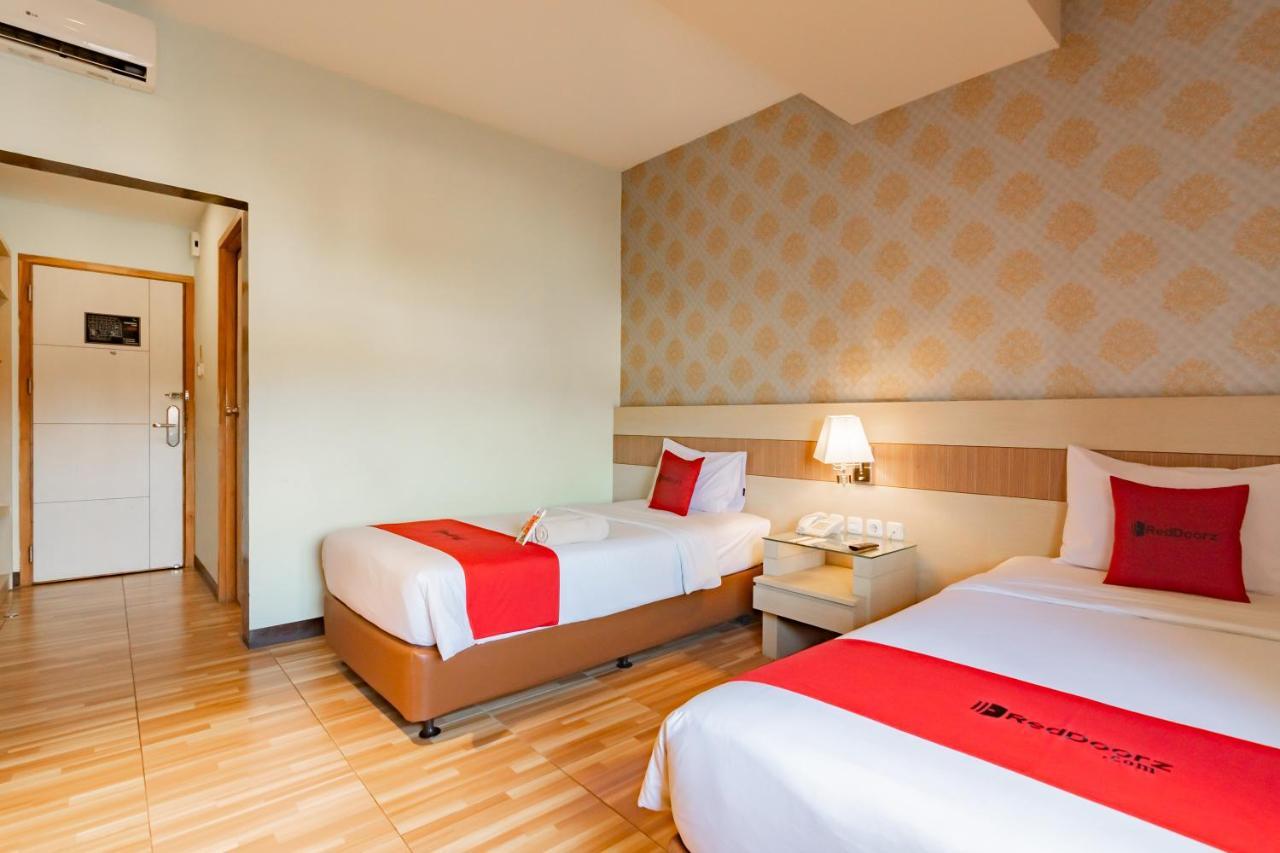 Reddoorz Premium Near Bandung Station Hotel Ngoại thất bức ảnh